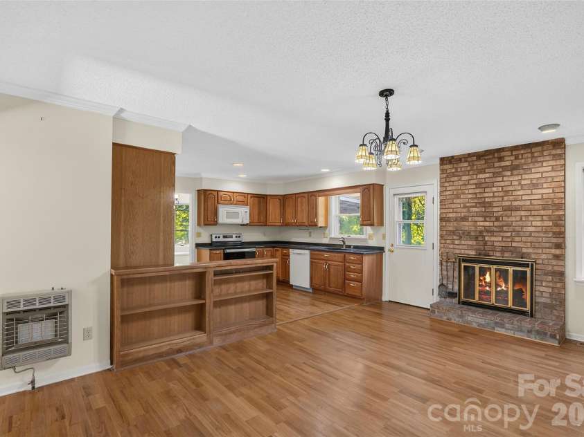 709 Forest Ridge Drive, Hendersonville, NC 28791.  MLS# CAR4388878, YatesRealty ID 43264. 