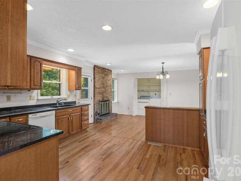 709 Forest Ridge Drive, Hendersonville, NC 28791.  MLS# CAR4388878, YatesRealty ID 43264. 