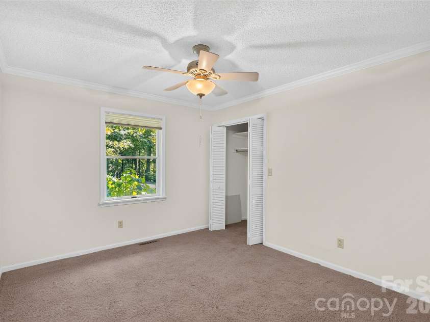 709 Forest Ridge Drive, Hendersonville, NC 28791.  MLS# CAR4388878, YatesRealty ID 43264. 