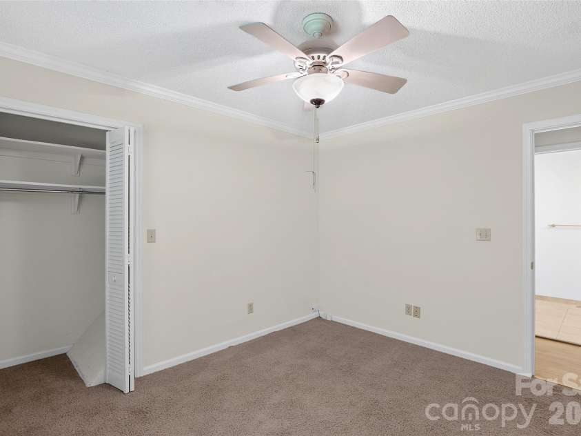 709 Forest Ridge Drive, Hendersonville, NC 28791.  MLS# CAR4388878, YatesRealty ID 43264. 