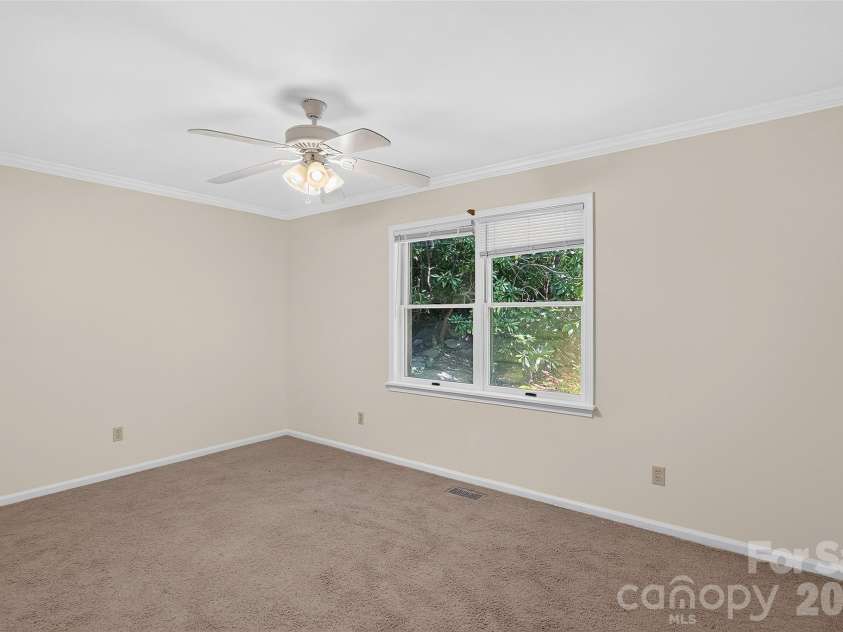 709 Forest Ridge Drive, Hendersonville, NC 28791.  MLS# CAR4388878, YatesRealty ID 43264. 