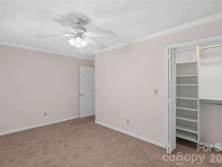 709 Forest Ridge Drive, Hendersonville, NC 28791.  MLS# CAR4388878, YatesRealty ID 43264. 