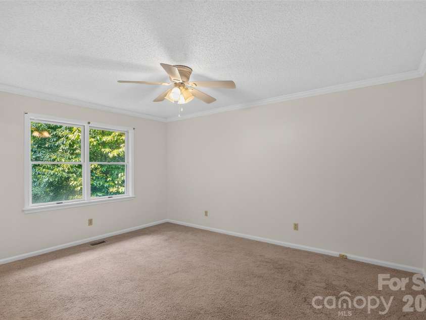 709 Forest Ridge Drive, Hendersonville, NC 28791.  MLS# CAR4388878, YatesRealty ID 43264. 