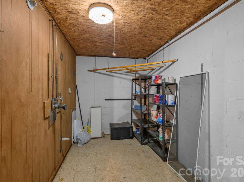 709 Forest Ridge Drive, Hendersonville, NC 28791.  MLS# CAR4388878, YatesRealty ID 43264. 