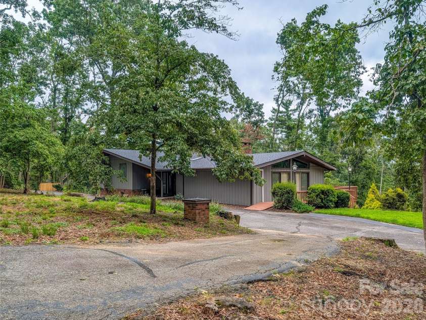 520 Washburn Road, Spruce Pine, NC 28777.  MLS# CAR4411395, YatesRealty ID 43265. 