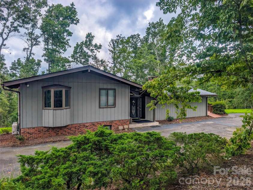 520 Washburn Road, Spruce Pine, NC 28777.  MLS# CAR4411395, YatesRealty ID 43265. 