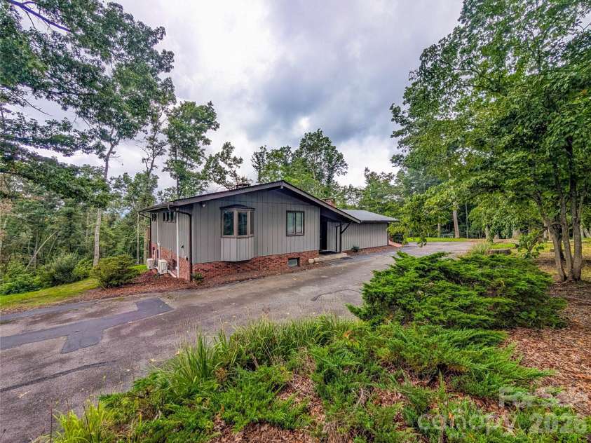 520 Washburn Road, Spruce Pine, NC 28777.  MLS# CAR4411395, YatesRealty ID 43265. 