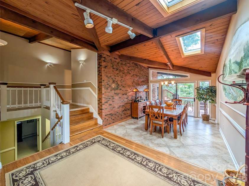 520 Washburn Road, Spruce Pine, NC 28777.  MLS# CAR4411395, YatesRealty ID 43265. 