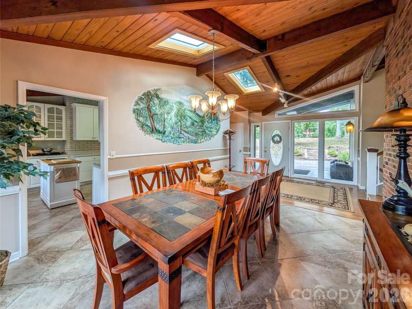 520 Washburn Road, Spruce Pine, NC 28777.  MLS# CAR4411395, YatesRealty ID 43265. 