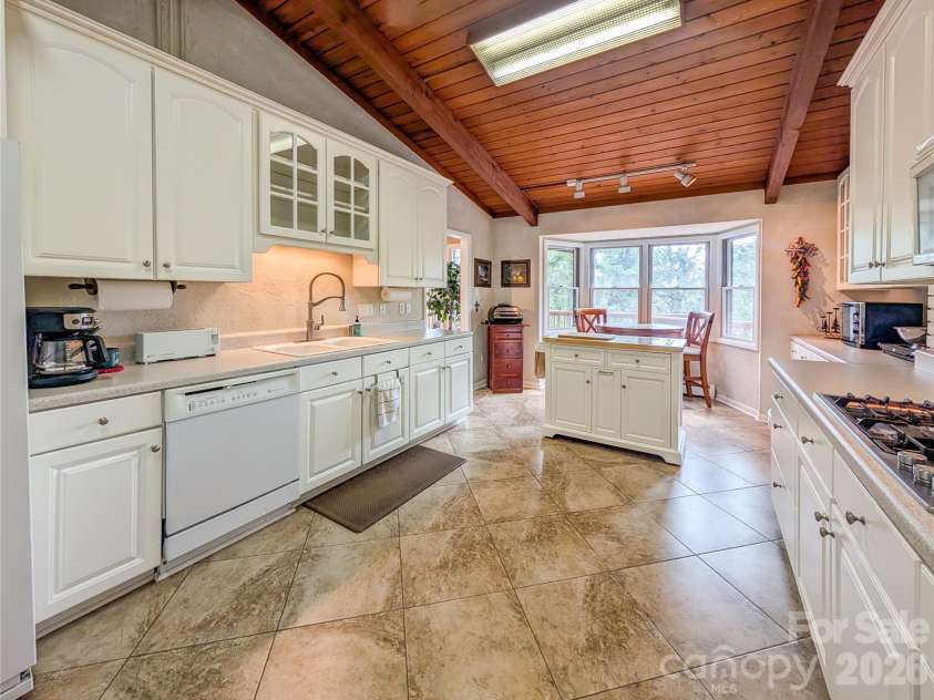520 Washburn Road, Spruce Pine, NC 28777.  MLS# CAR4411395, YatesRealty ID 43265. 