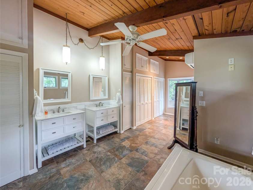 520 Washburn Road, Spruce Pine, NC 28777.  MLS# CAR4411395, YatesRealty ID 43265. 