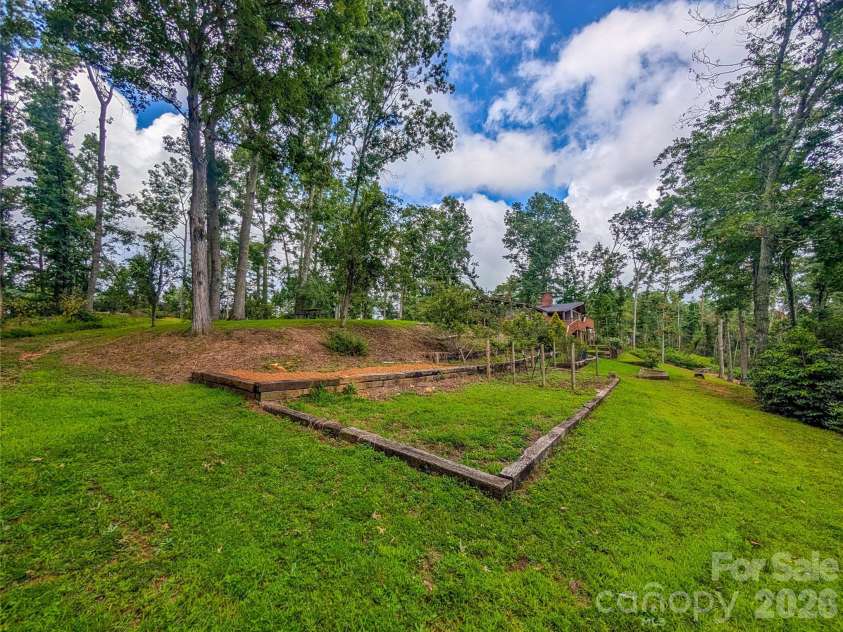 520 Washburn Road, Spruce Pine, NC 28777.  MLS# CAR4411395, YatesRealty ID 43265. 
