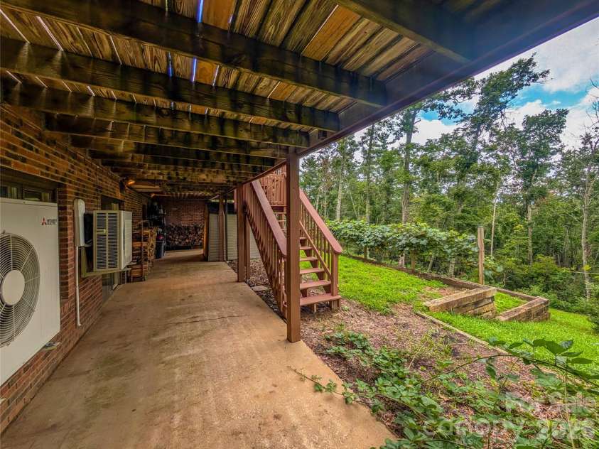 520 Washburn Road, Spruce Pine, NC 28777.  MLS# CAR4411395, YatesRealty ID 43265. 