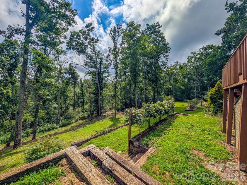 520 Washburn Road, Spruce Pine, NC 28777.  MLS# CAR4411395, YatesRealty ID 43265. 