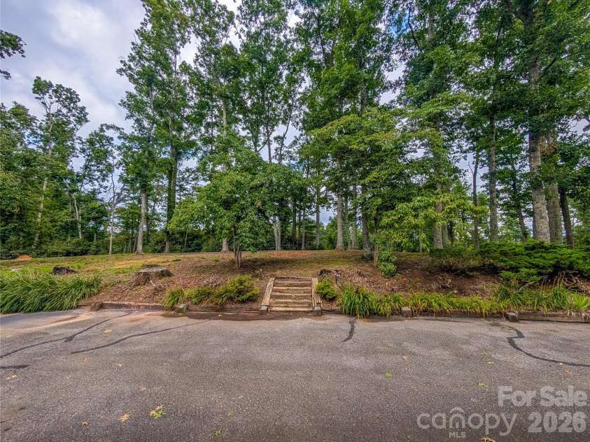 520 Washburn Road, Spruce Pine, NC 28777.  MLS# CAR4411395, YatesRealty ID 43265. 