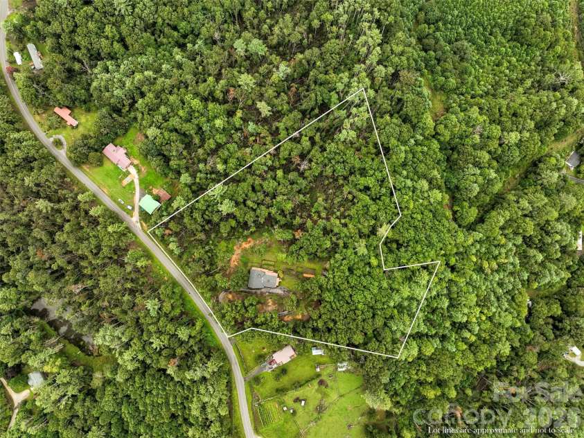 520 Washburn Road, Spruce Pine, NC 28777.  MLS# CAR4411395, YatesRealty ID 43265. 