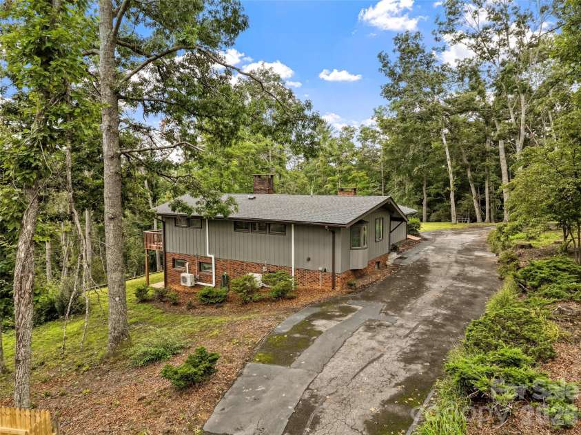 520 Washburn Road, Spruce Pine, NC 28777.  MLS# CAR4411395, YatesRealty ID 43265. 