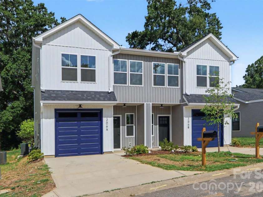 206 Todd Lane, Charlotte, NC 28208.  MLS# CAR4407563, YatesRealty ID 43267. 