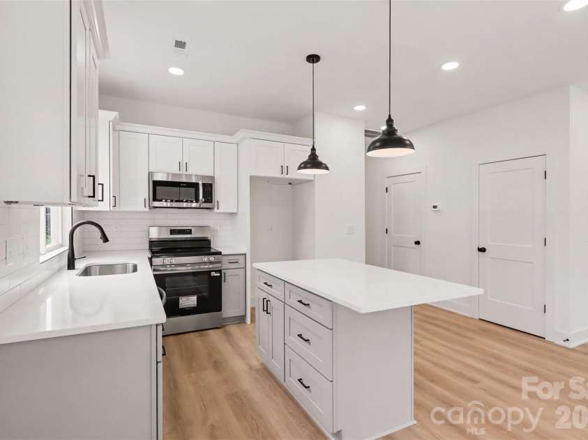 206 Todd Lane, Charlotte, NC 28208.  MLS# CAR4407563, YatesRealty ID 43267. 