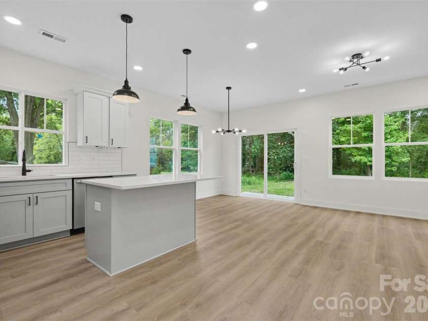 206 Todd Lane, Charlotte, NC 28208.  MLS# CAR4407563, YatesRealty ID 43267. 