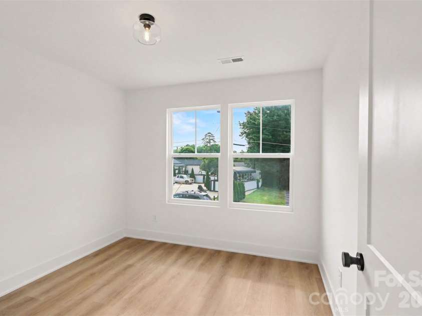 206 Todd Lane, Charlotte, NC 28208.  MLS# CAR4407563, YatesRealty ID 43267. 