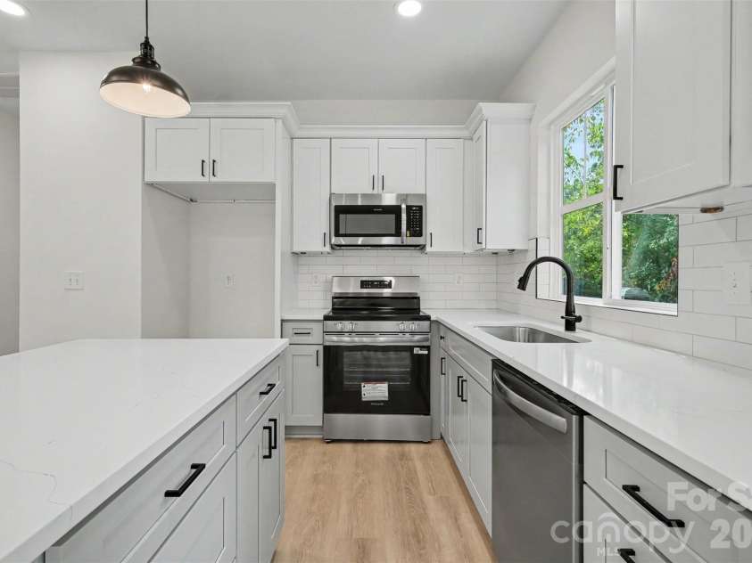 206 Todd Lane, Charlotte, NC 28208.  MLS# CAR4407563, YatesRealty ID 43267. 