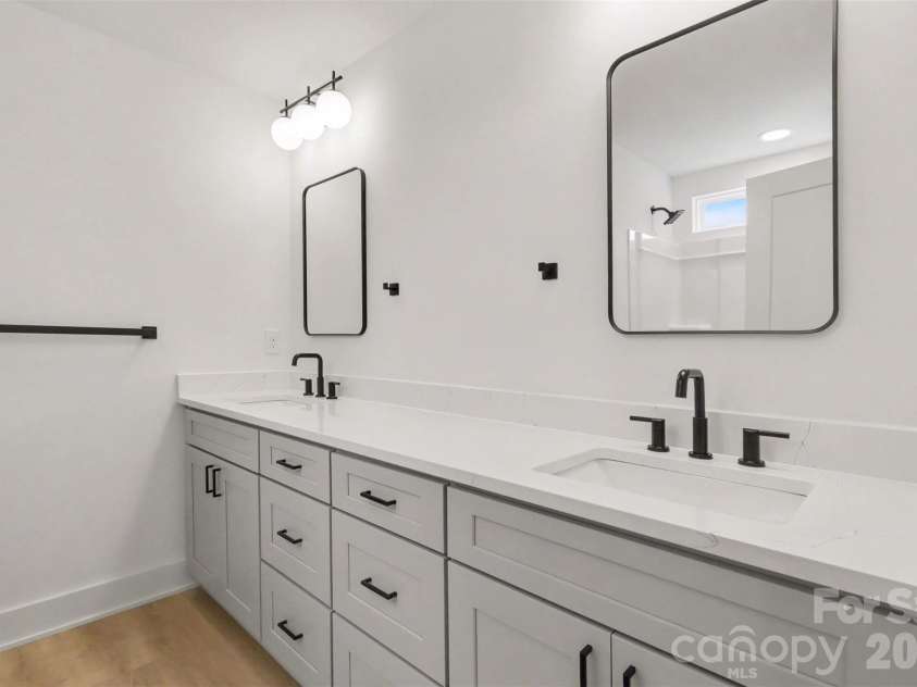 206 Todd Lane, Charlotte, NC 28208.  MLS# CAR4407563, YatesRealty ID 43267. 