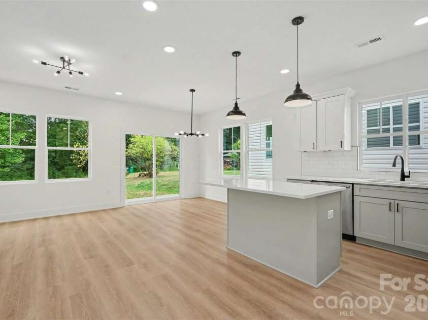 206 Todd Lane, Charlotte, NC 28208.  MLS# CAR4407563, YatesRealty ID 43267. 