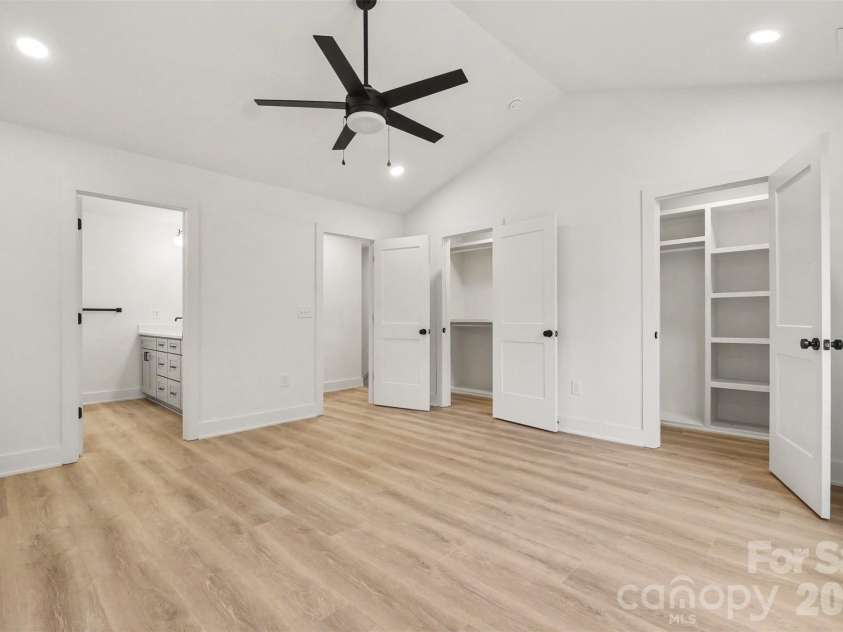 206 Todd Lane, Charlotte, NC 28208.  MLS# CAR4407563, YatesRealty ID 43267. 