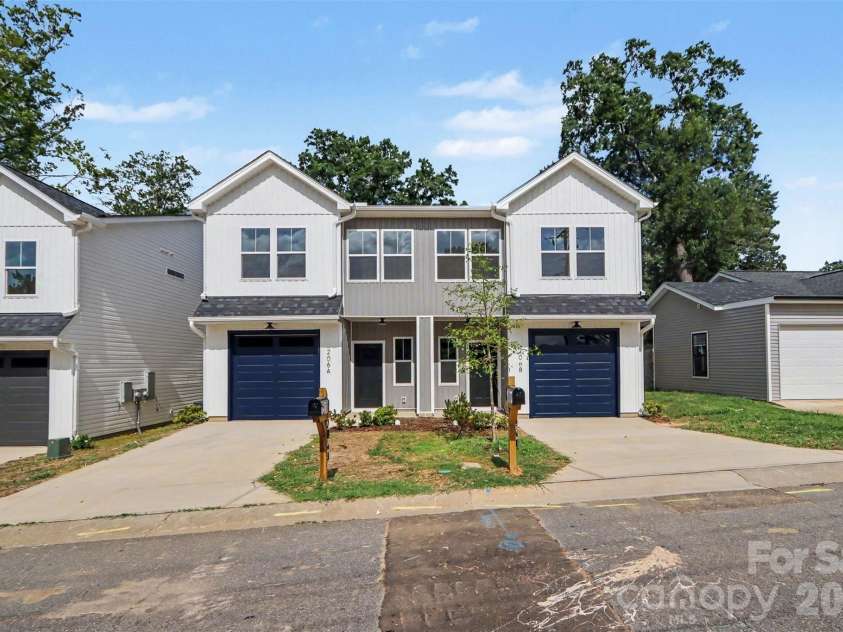 206 Todd Lane, Charlotte, NC 28208.  MLS# CAR4407563, YatesRealty ID 43267. 