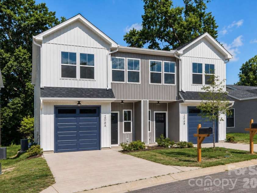 206 Todd Lane, Charlotte, NC 28208.  MLS# CAR4407563, YatesRealty ID 43267. 