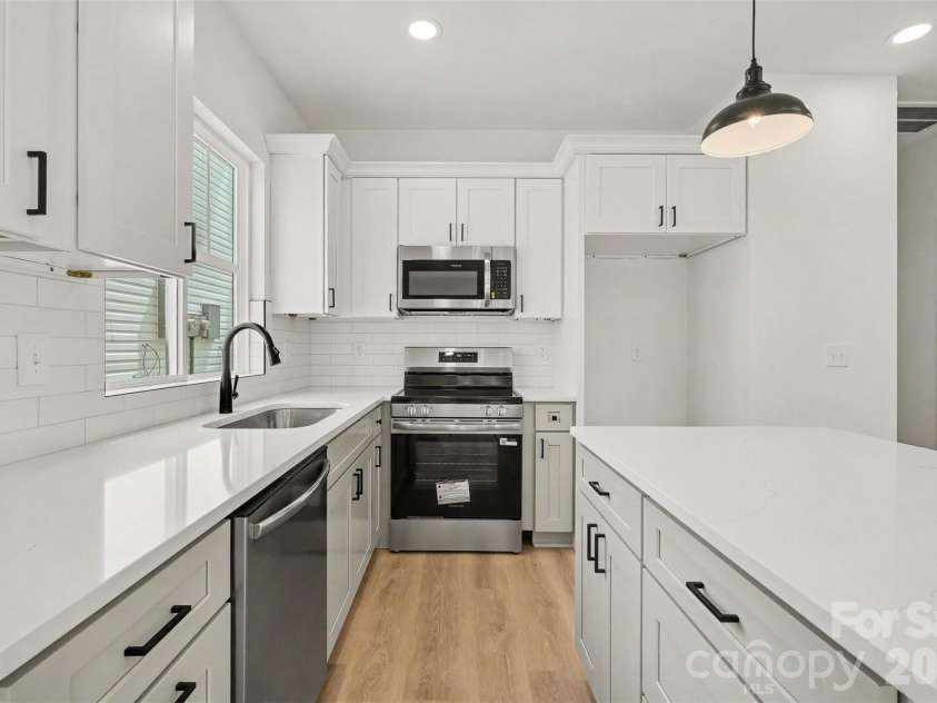208 Todd Lane, Charlotte, NC 28208.  MLS# CAR4407548, YatesRealty ID 43268. 