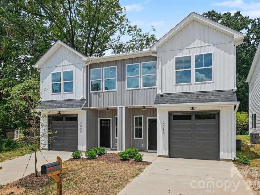 208 Todd Lane, Charlotte, NC 28208.  MLS# CAR4407548, YatesRealty ID 43268. 