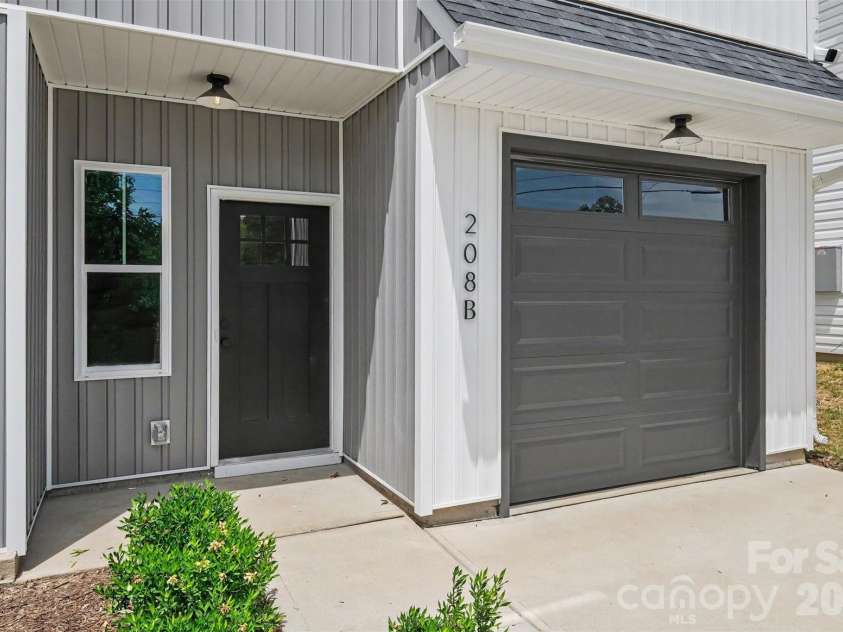 206/208 Todd Lane, Charlotte, NC 28208.  MLS# CAR4407364, YatesRealty ID 43269. 