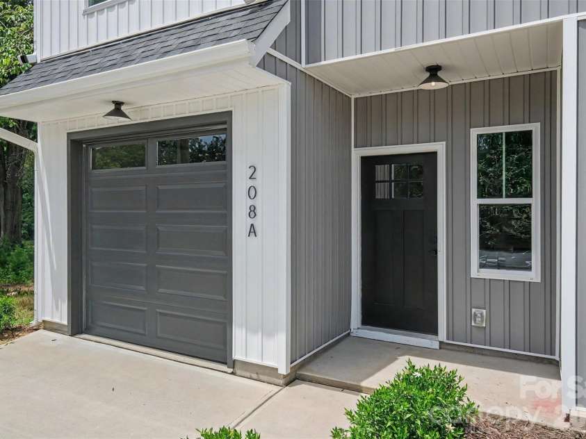 206/208 Todd Lane, Charlotte, NC 28208.  MLS# CAR4407364, YatesRealty ID 43269. 