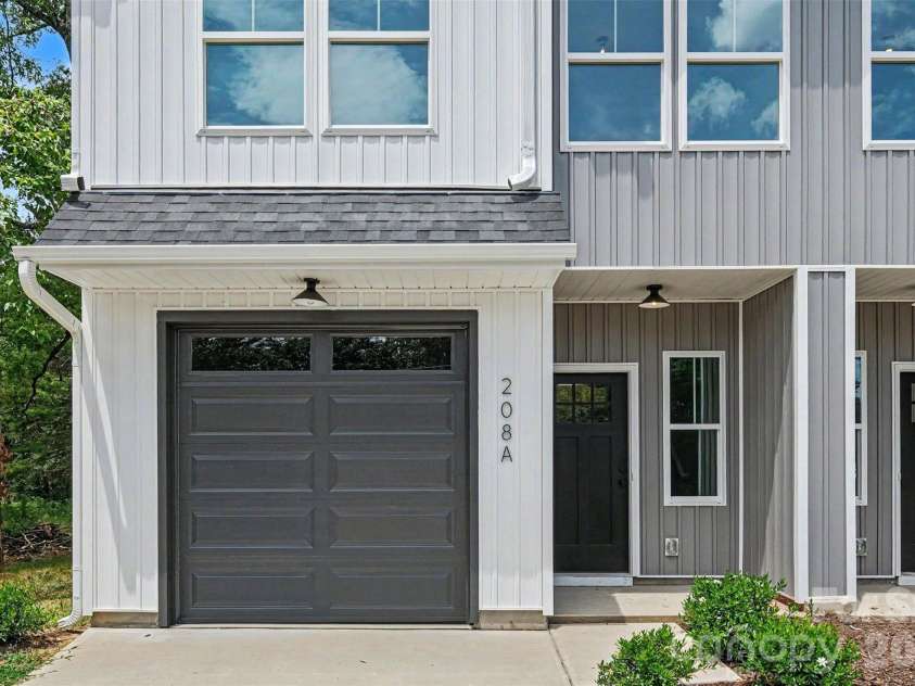 206/208 Todd Lane, Charlotte, NC 28208.  MLS# CAR4407364, YatesRealty ID 43269. 