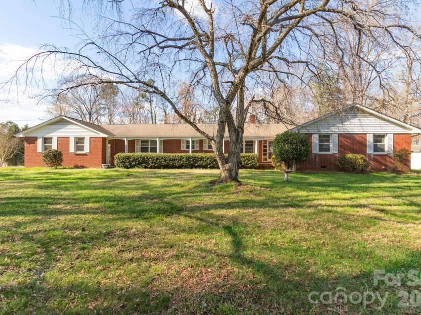 875 Bonanza Drive, Salisbury, NC 28144.  MLS# CAR4357835, YatesRealty ID 4327. 