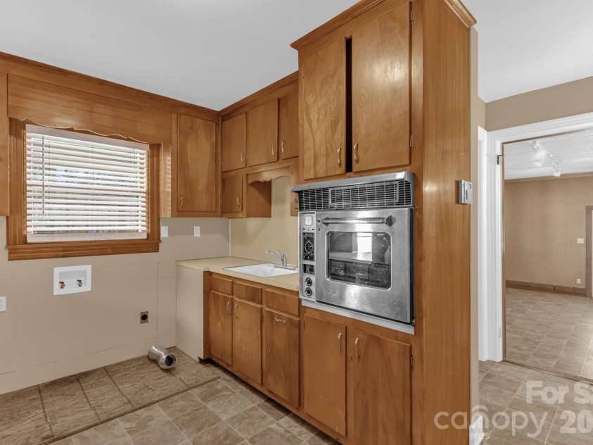 875 Bonanza Drive, Salisbury, NC 28144.  MLS# CAR4357835, YatesRealty ID 4327. 