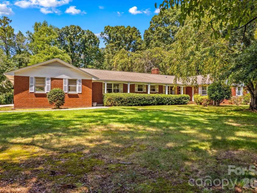 875 Bonanza Drive, Salisbury, NC 28144.  MLS# CAR4409969, YatesRealty ID 4327. 