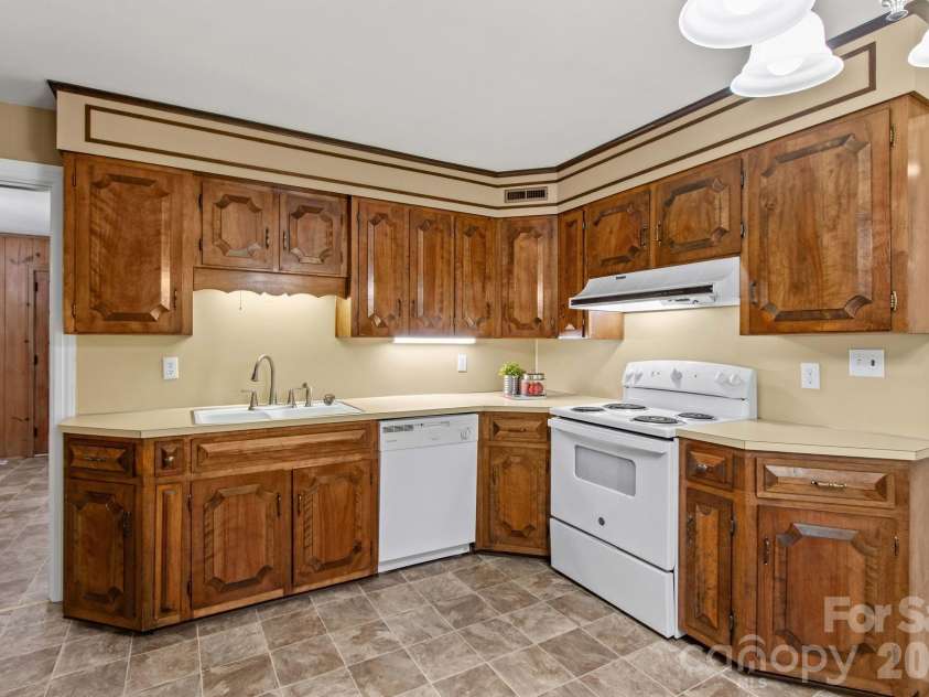 875 Bonanza Drive, Salisbury, NC 28144.  MLS# CAR4409969, YatesRealty ID 4327. 