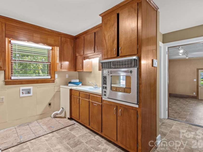 875 Bonanza Drive, Salisbury, NC 28144.  MLS# CAR4409969, YatesRealty ID 4327. 