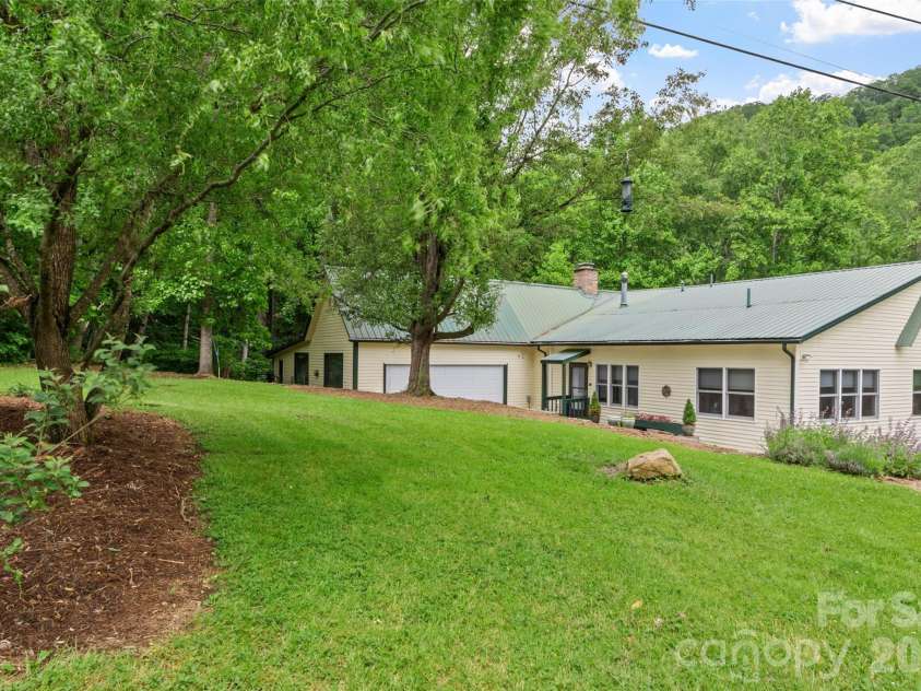 11820 State Highway 197 None, Burnsville, NC 28714.  MLS# CAR4361190, YatesRealty ID 43270. 