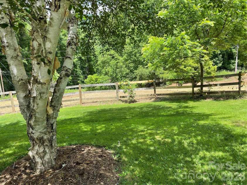 11820 State Highway 197 None, Burnsville, NC 28714.  MLS# CAR4361190, YatesRealty ID 43270. 