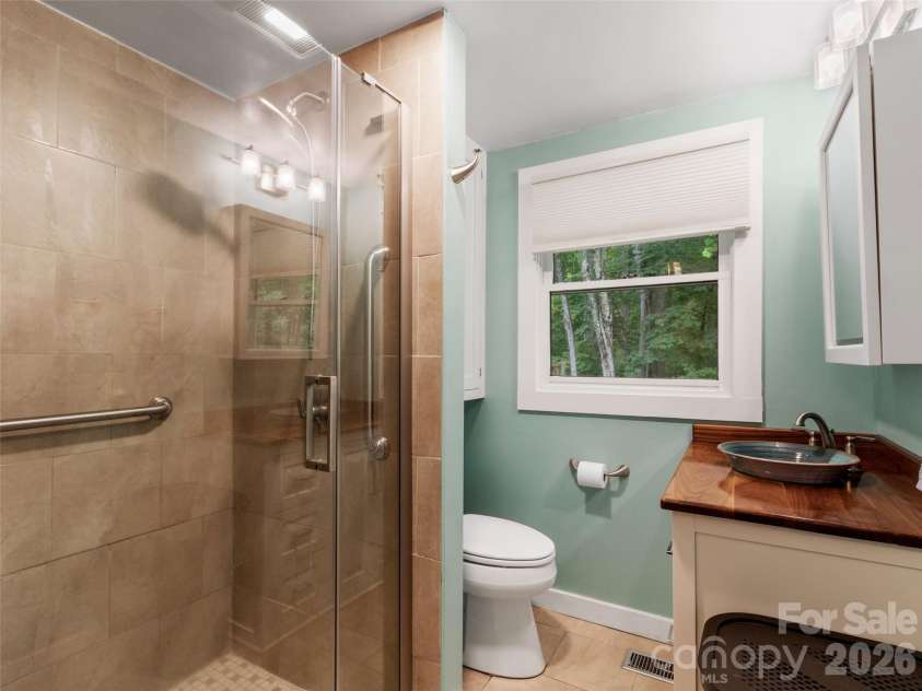 11820 State Highway 197 None, Burnsville, NC 28714.  MLS# CAR4361190, YatesRealty ID 43270. Bathroom