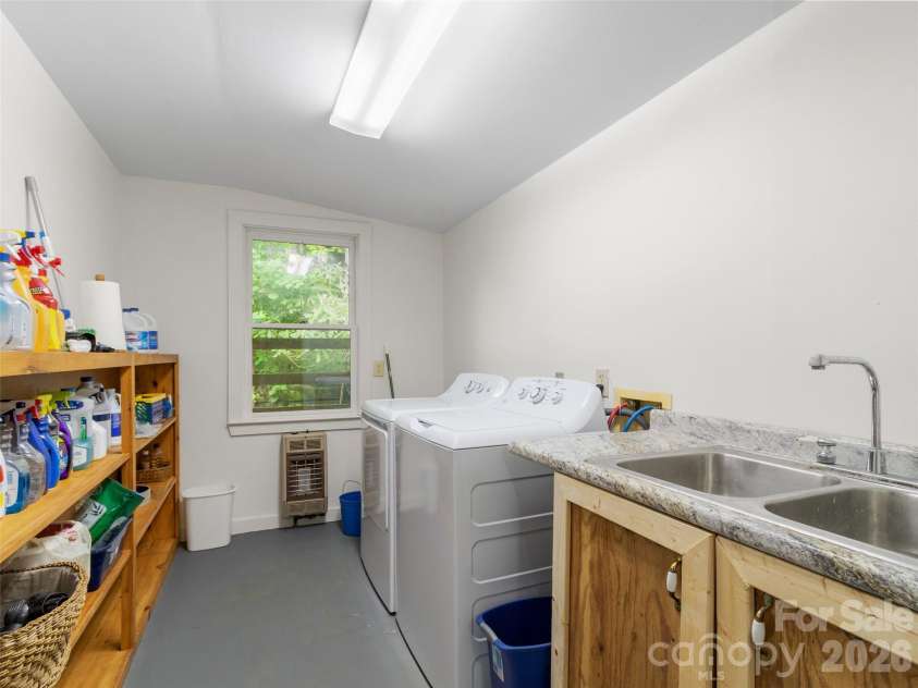 11820 State Highway 197 None, Burnsville, NC 28714.  MLS# CAR4361190, YatesRealty ID 43270. Laundry