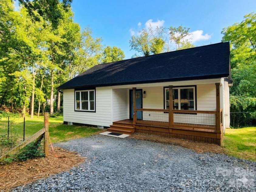 12 Overbrook Place, Asheville, NC 28805.  MLS# CAR4409731, YatesRealty ID 43272. 
