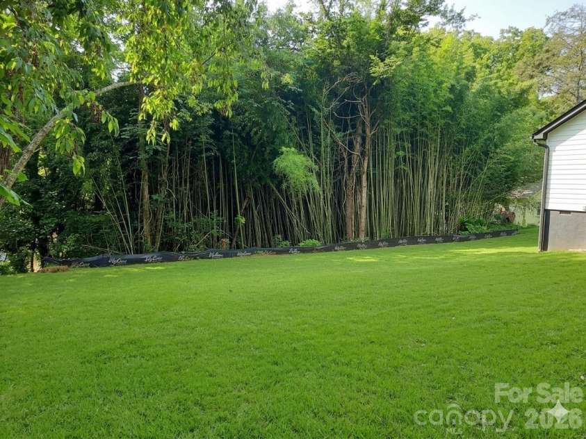 12 Overbrook Place, Asheville, NC 28805.  MLS# CAR4409731, YatesRealty ID 43272. 