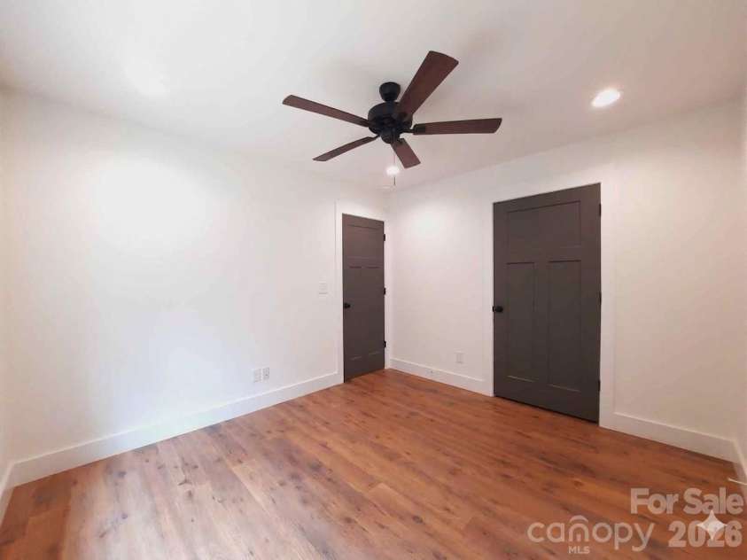 12 Overbrook Place, Asheville, NC 28805.  MLS# CAR4409731, YatesRealty ID 43272. 