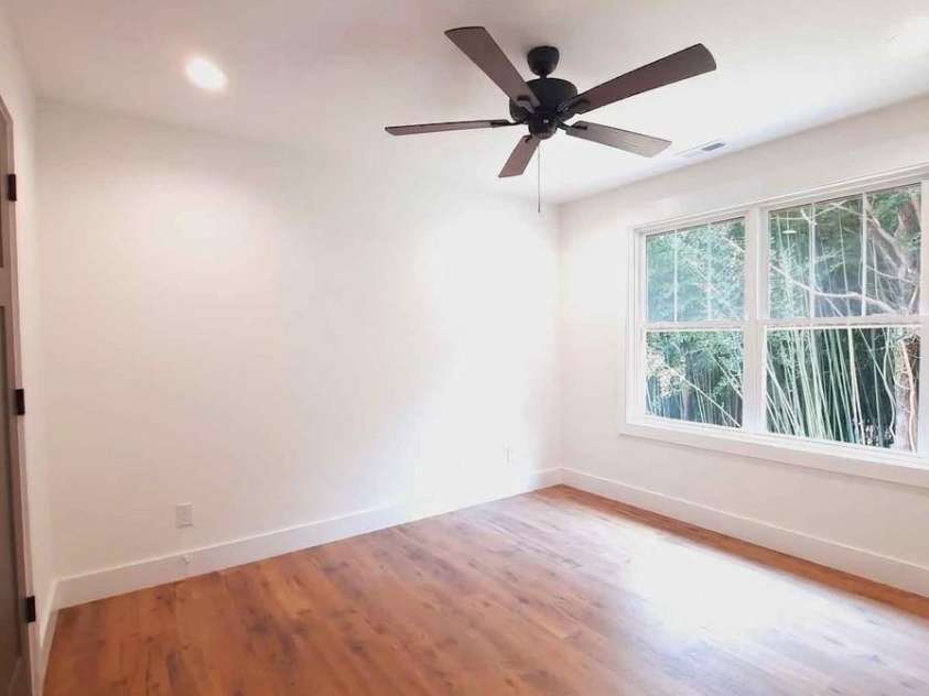 12 Overbrook Place, Asheville, NC 28805.  MLS# CAR4409731, YatesRealty ID 43272. 