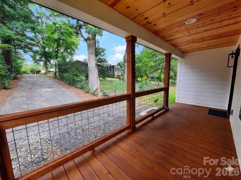 12 Overbrook Place, Asheville, NC 28805.  MLS# CAR4409731, YatesRealty ID 43272. 